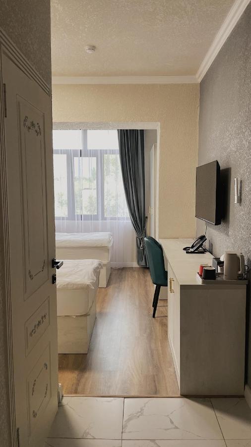 Khan Plaza Alma-Ata Exteriör bild